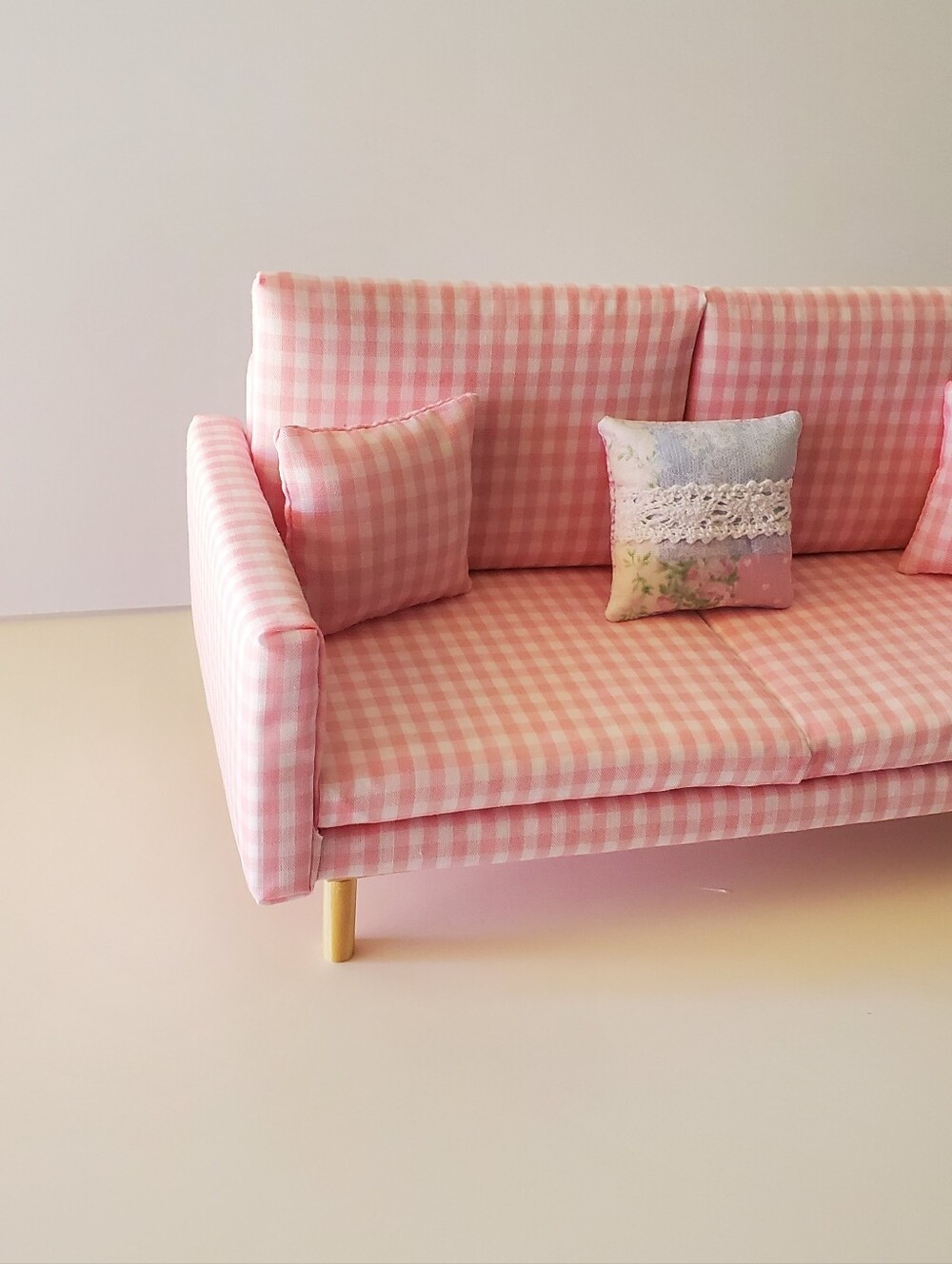 Barbie Miniature Dollhouse Sofa @nessa_bo_bessa - Picture 3 of 5